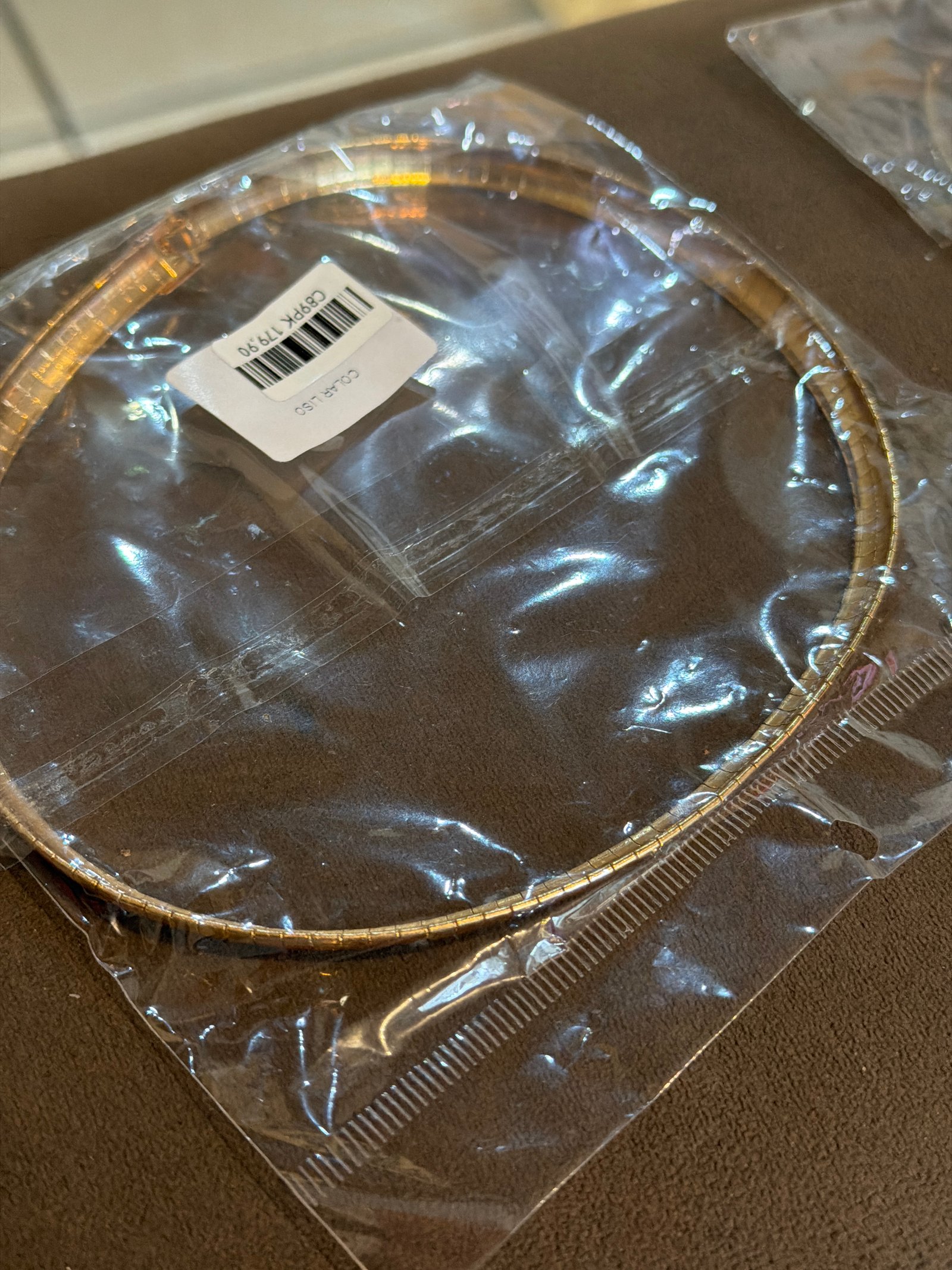 Chocker aro dourada