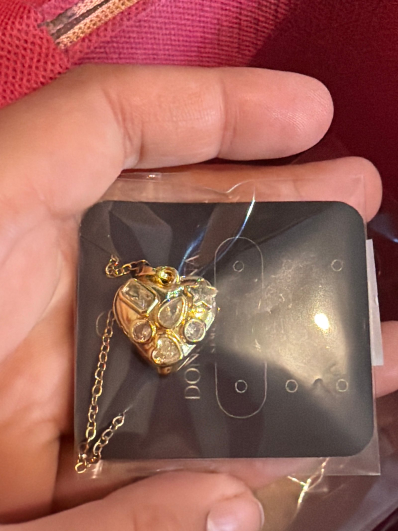 Colar dourado com pérola