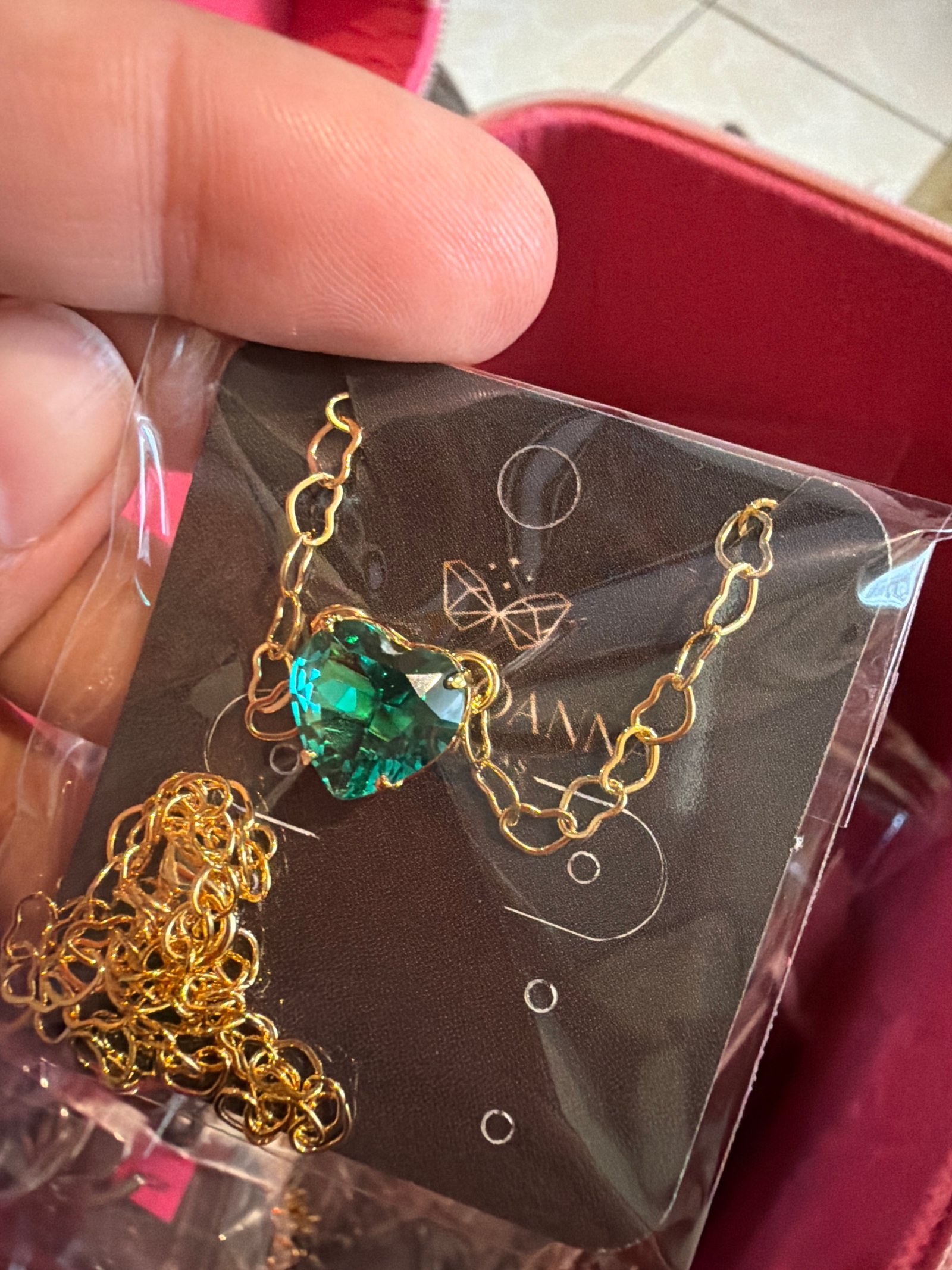 Colar coração verde