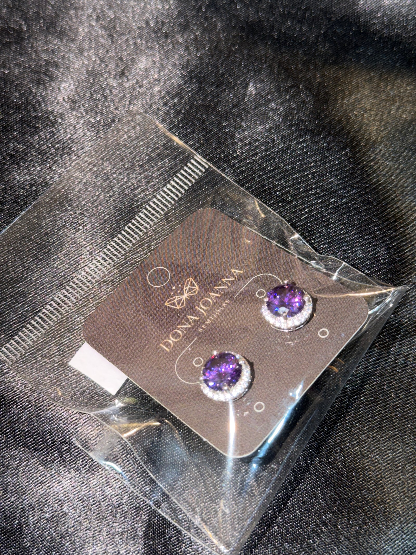 Ponto de luz roxo com strass