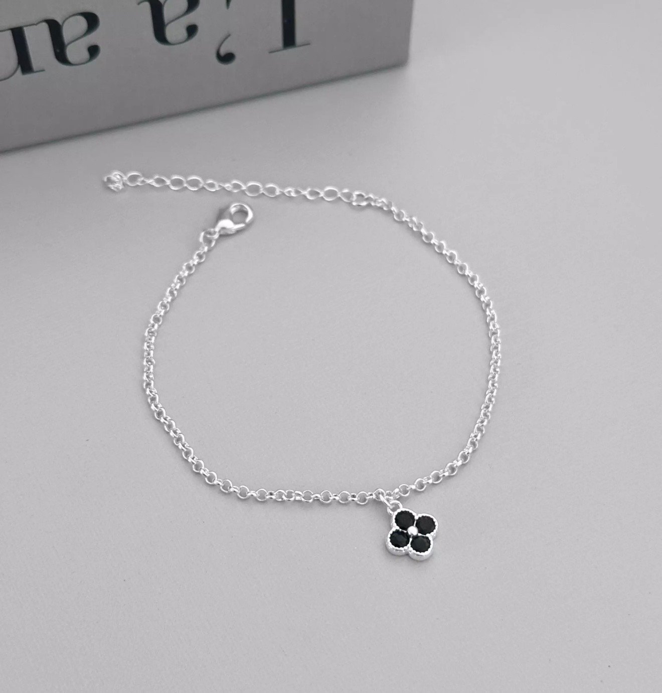 Pulseira trevinho preto 